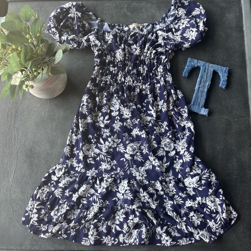 NWT Liberty Love Floral Smocked Midi Dress - Size Large
